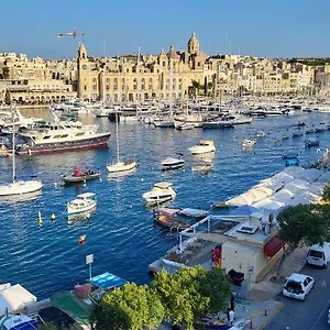 senglea-seaview-town-house.hotelssaintjulians.com/
